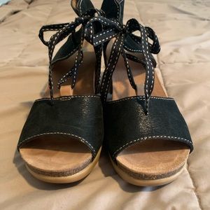 Super cute shimmery black Danko sandals with heels. Size 39.